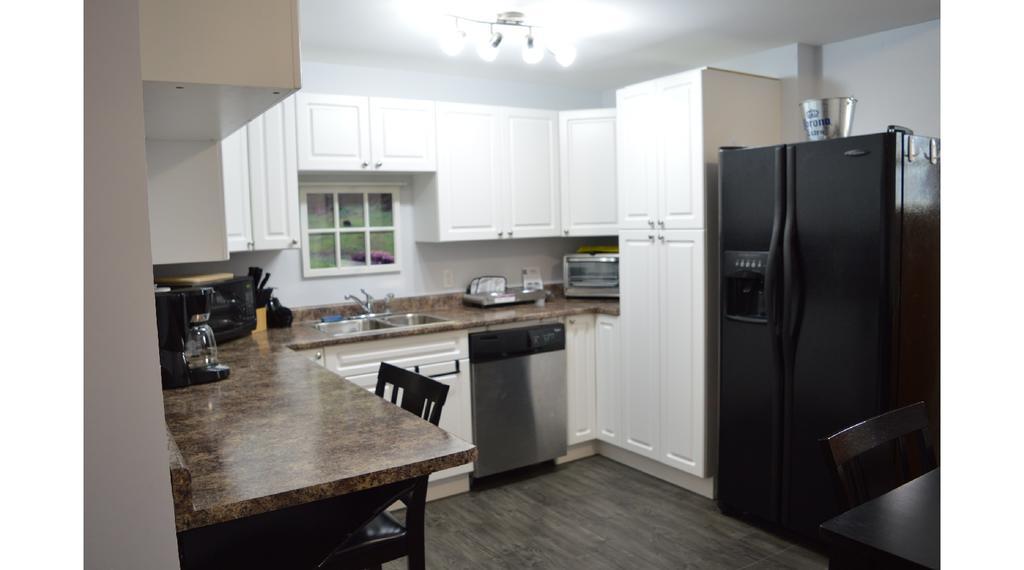 Pair-A-Dice Cottage Port Renfrew Room photo