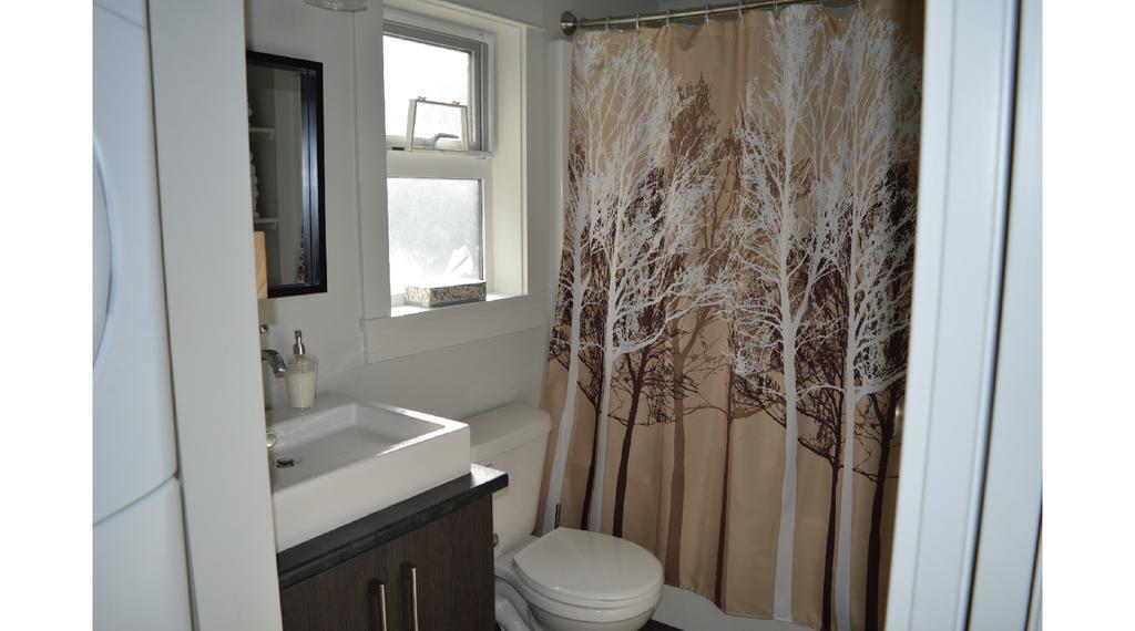 Pair-A-Dice Cottage Port Renfrew Room photo