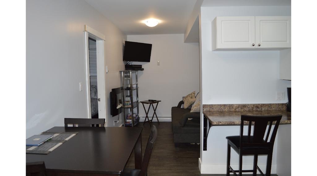 Pair-A-Dice Cottage Port Renfrew Room photo
