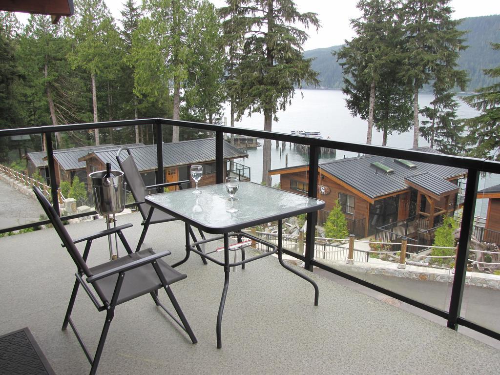 Pair-A-Dice Cottage Port Renfrew Exterior photo